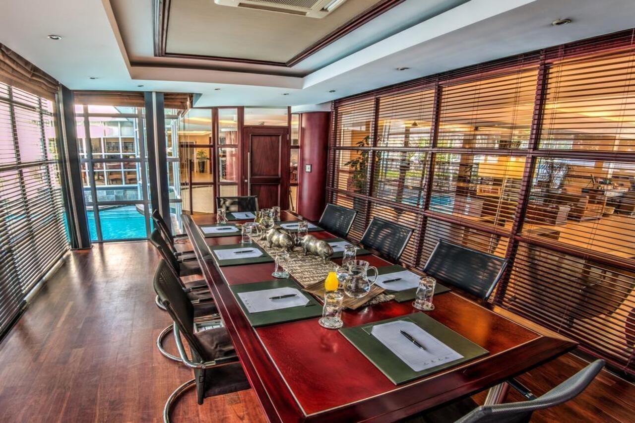 City Lodge Hotel Bryanston Йоханнесбург Экстерьер фото
