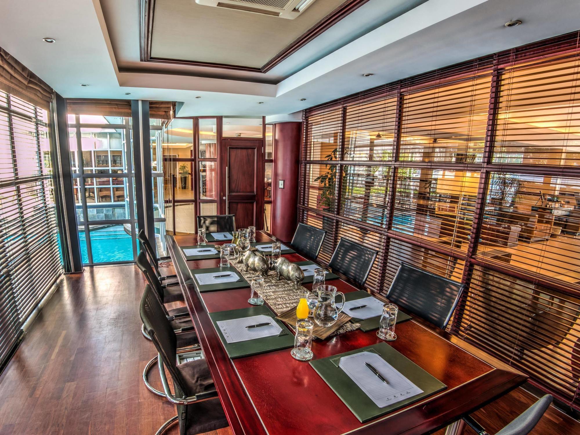 City Lodge Hotel Bryanston Йоханнесбург Экстерьер фото